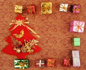Fototapeta na wymiar Christmas gift with tree on old paper