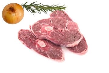 gigot agneau cru en tranche sur fond blanc
