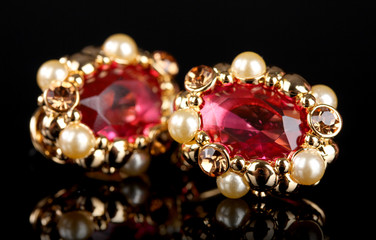 beautiful gold earrings with rubies and pearls