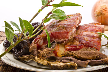 Sauerkraut mit geräuchertem Fleisch (zutaten)