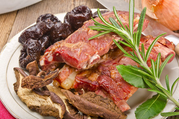 Sauerkraut mit geräuchertem Fleisch (zutaten)