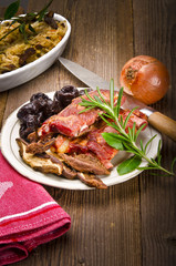 Sauerkraut mit geräuchertem Fleisch (zutaten)