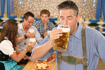 Gruppe auf dem Oktoberfest