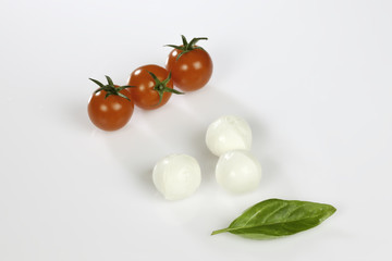 pomodori mozzarella e basilico