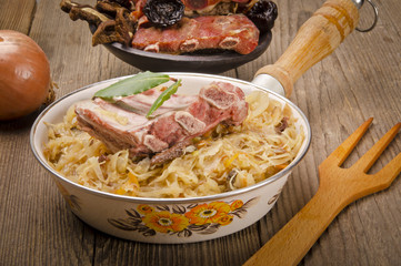 Sauerkraut mit geräuchertem Fleisch