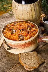 Sauerkraut auf polnische art mit geräuchertem Fleisch