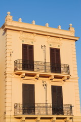 Wohnpalast im Abendlicht