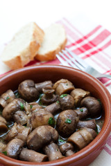 Tapa de champiñones con perejil