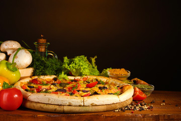 délicieuse pizza, légumes et épices
