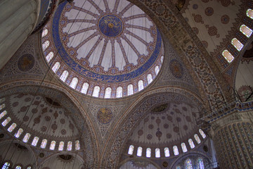 Fototapeta na wymiar Interior of Blue mosque in Istanbul, Turkey