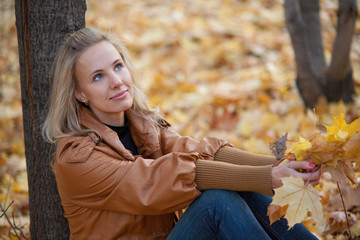 girl on a walk in the autumn park