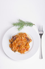 Sauerkraut auf polnische art mit geräuchertem Fleisch