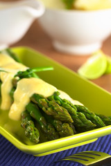 Cooked green asparagus with Hollandaise sauce