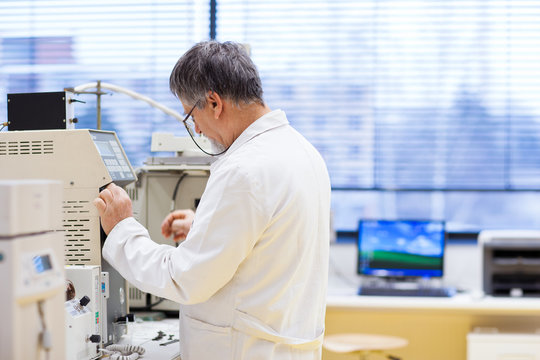 senior male researcher carrying out scientific research in a lab