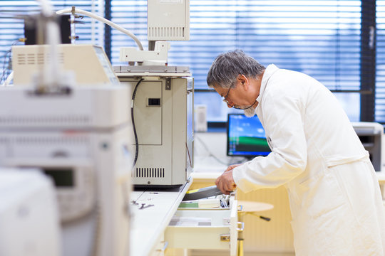 senior male researcher carrying out scientific research in a lab