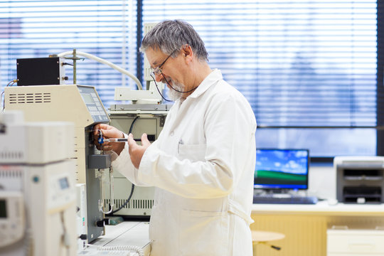 senior male researcher carrying out scientific research in a lab