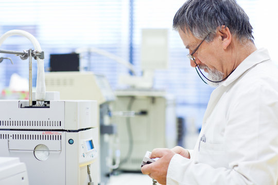 senior male researcher carrying out scientific research in a lab