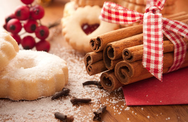 Cinnamon sticks with Christmas cookies