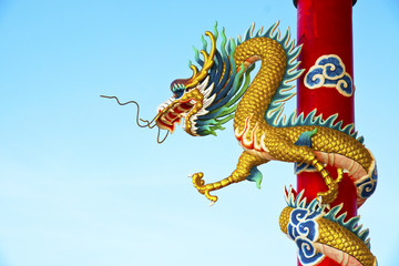 Fototapeta premium dragon statue in chinese temple