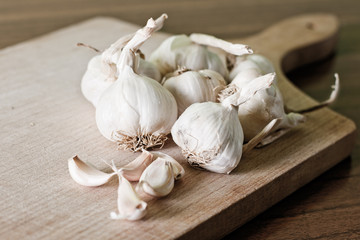 Garlic on the kitchen wooden board