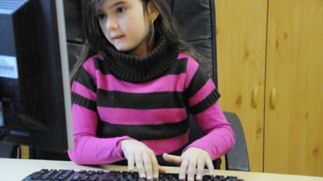 M&auml;dchen am Computer