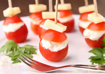 cherry tomato with cheese