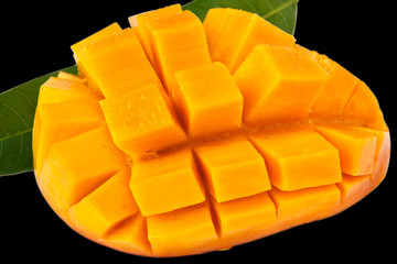 mangue sur fond noir