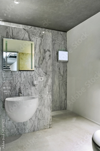 Bagno moderno con rivestimento e pavimento di marmo immagini e ... Bagni rivestiti in marmo