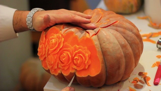 Kitchen artist creates roses with pumpkin