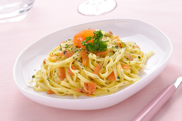Fettuccine con salmone affumicato