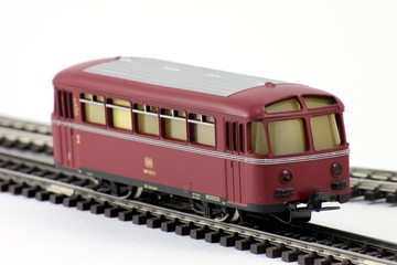 original Modellbahn Schienenbus Freigestellt