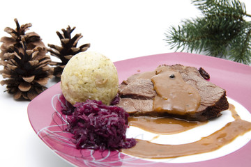 Hirschbraten mit Semmelknödel