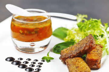 Lachs-Sticks mit Möhrensülze