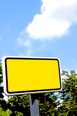 Gelbes Schild Comic-farbig