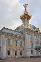 Fototapeta na wymiar Peterhof Palace