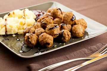 meatballs and mashed potatoes