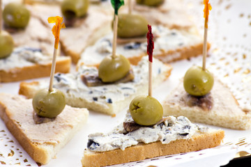 Sandwiches (Tuna and Olives)