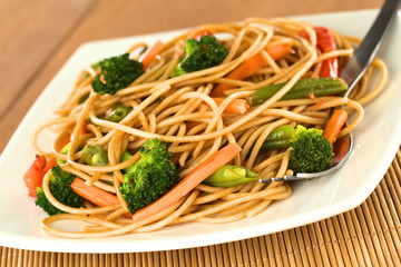 Vegetable and wholewheat spaghetti stir fry