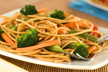 Vegetable and wholewheat spaghetti stir fry