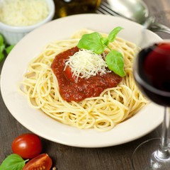 Spaghetti mit Tomatensauce