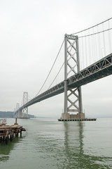 Fototapeta na wymiar Zawieszenie Oakland Bay Bridge w San Francisco do Yerba Buena