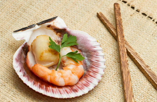 antipasto di capesante e gamberi grigliati