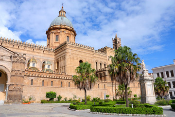 Fototapeta na wymiar Katedra w Palermo - Sycylia, Włochy