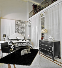 camera da letto classica con tessuti bianchi e neri