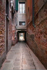 Obraz na płótnie Canvas Narrow street in Venice