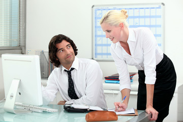 Obraz premium Attractive couple working in an office