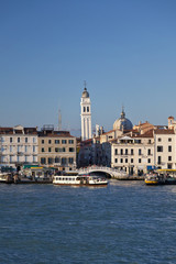 Obraz premium venice canal with leaning tower
