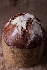 Walnussbrot auf einem Holzbrett