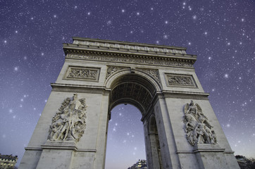 Fototapeta na wymiar Starry Night na Łuku Triumfalnym w Paryżu