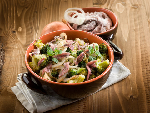 broccoli anchovy and onion, healthy food